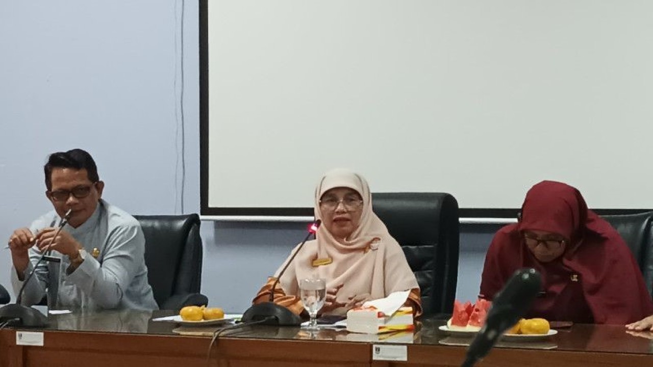 Kepala Dinas DKP Sumbar, Desniarti. (ANTARA/Miko Elfisha)