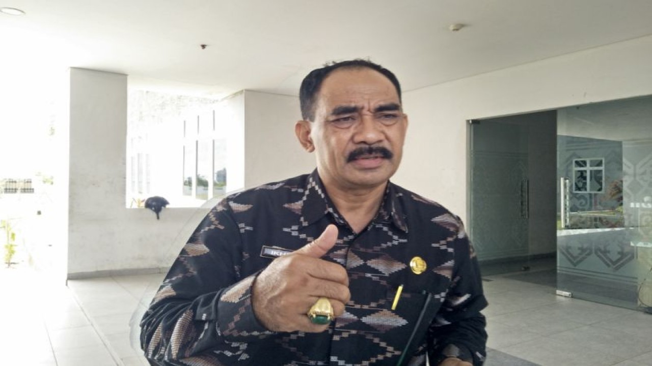 Kepala Dinas Koperasi dan UKM Kabupaten Lombok Tengah, NTB, Ikhsan (ANTARA/Akhyar)