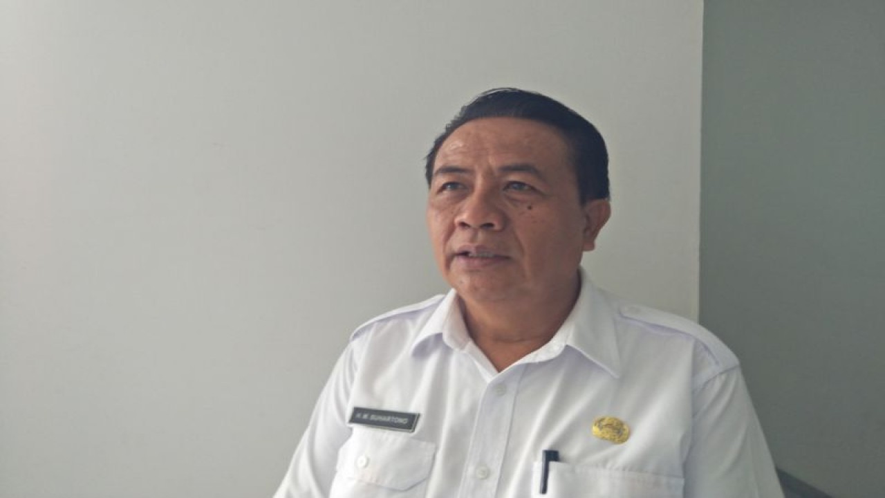 Kepala Dinas Perindustrian dan Perdagangan Lombok Tengah, Nusa Tenggara Barat, Suhartono (ANTARA/Akhyar)