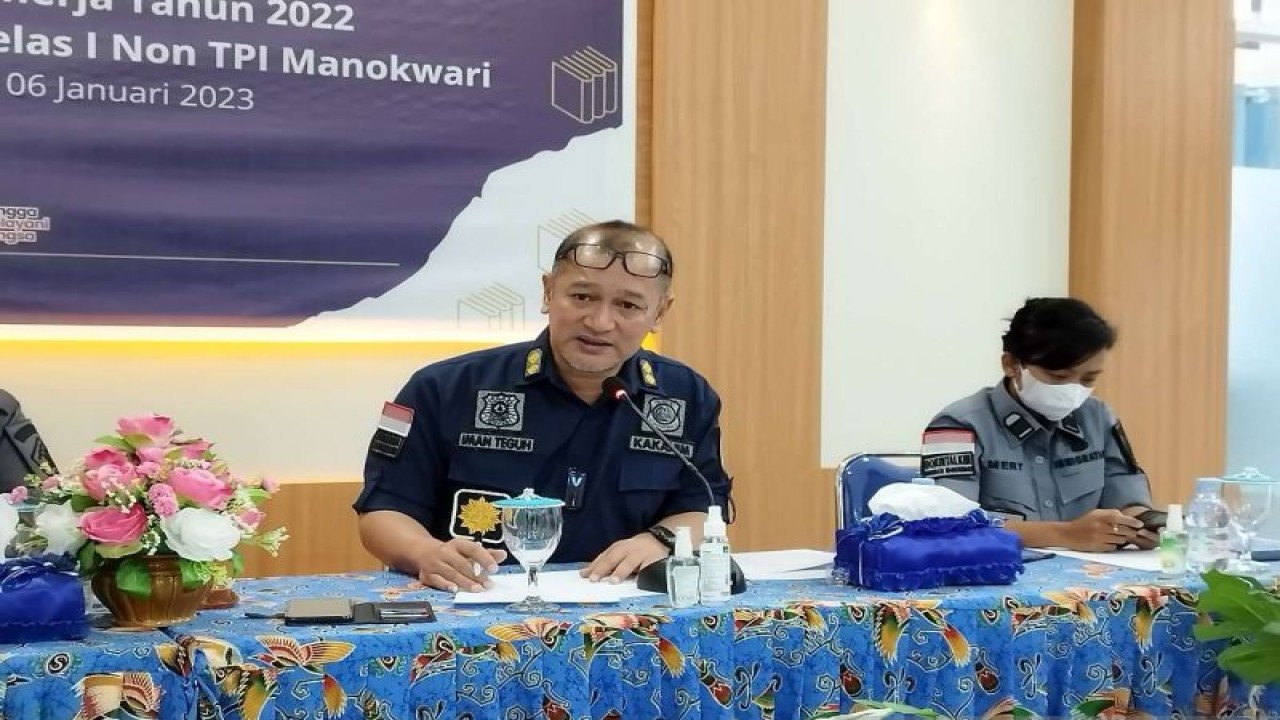 Kepala Kantor Imigrasi Kelas I Non TPI Manokwari Iman Teguh Adianto. ANTARA/Tri Adi Santoso