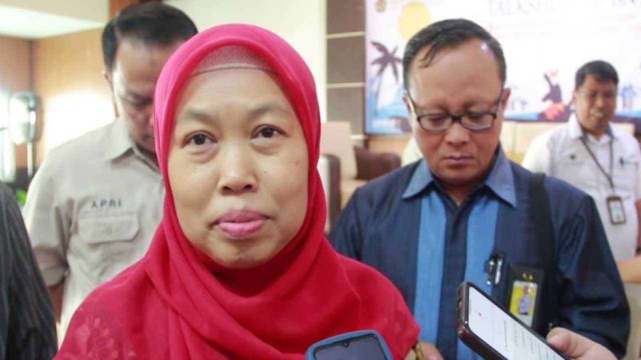 Kepala Kantor Wilayah Direktorat Jenderal Pajak (Kanwil DJP) Sumatera Barat dan Jambi Retno Sri Sulistyani (ANTARA/Fandi Yogari)