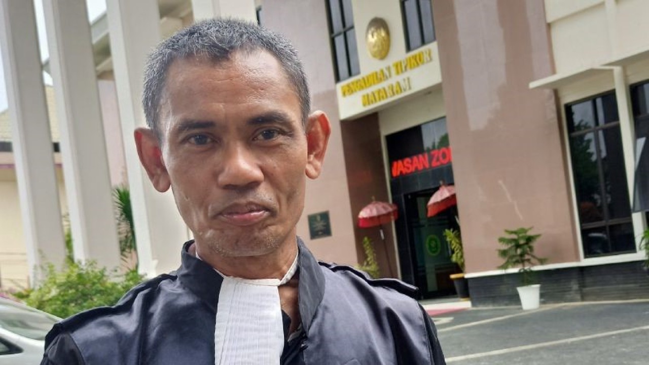 Kepala Seksi Intelijen Kejari Dompu Indra Zulkarnain. (ANTARA/Dhimas B.P.)