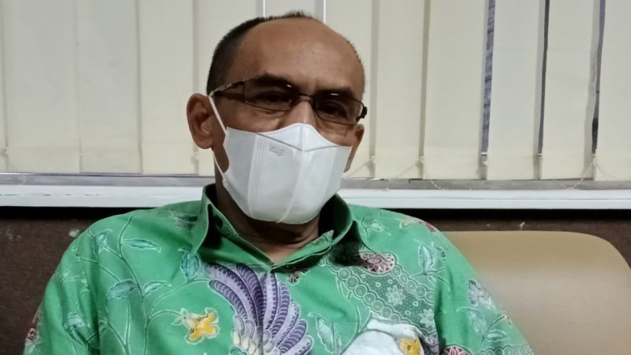 Kepala UPTD Pelayanan Pajak dan Retribusi Daerah Wilayah Kabupaten Penajam Paser Utara, Kalimantan Timur, Arifin (ANTARA/Novi Abdi-Bagus Purwa)