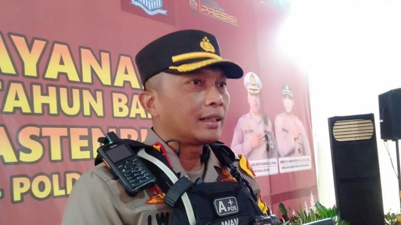 Arsip-Kapolresta Surakarta Kombes Pol Iwan Saktiadi saat bertemu wartawan di Solo, beberapa waktu lalu. ANTARA/Aris Wasita