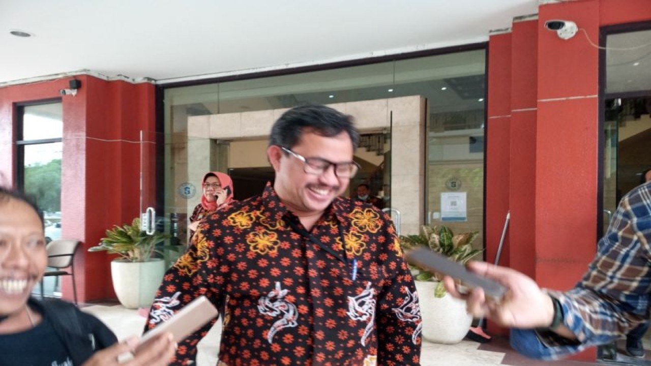 Kepala Inspektorat Kota Surabaya Ikhsan usai bertemu dengan pimpinan DPRD Surabaya di gedung DPRD Surabaya, Kamis (19/1/2023). (ANTARA/HO-DPRD Surabaya)