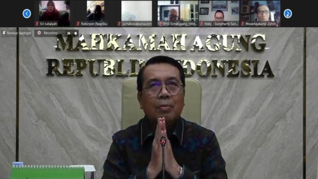 Tangkapan layar Ketua Mahkamah Agung (MA) Prof M Syarifuddin memberikan paparan refleksi kinerja MA pada tahun 2022 di Jakarta, Selasa, (3/1/2023). (ANTARA/Muhammad Zulfikar).