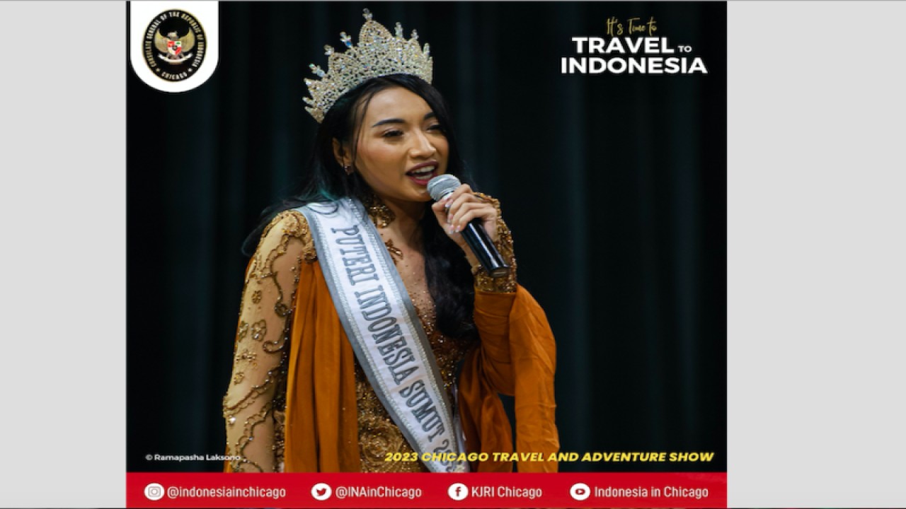 Putri Indonesia Sumatera Utara Sarah Pandjaitan berpartisipasi dalam pameran wisata "Chicago Travel and Adventure Show" yang diikuti KJRI Chicago di Amerika Serikat pada Minggu (15/1/2023). (ANTARA/HO-KJRI Chicago)