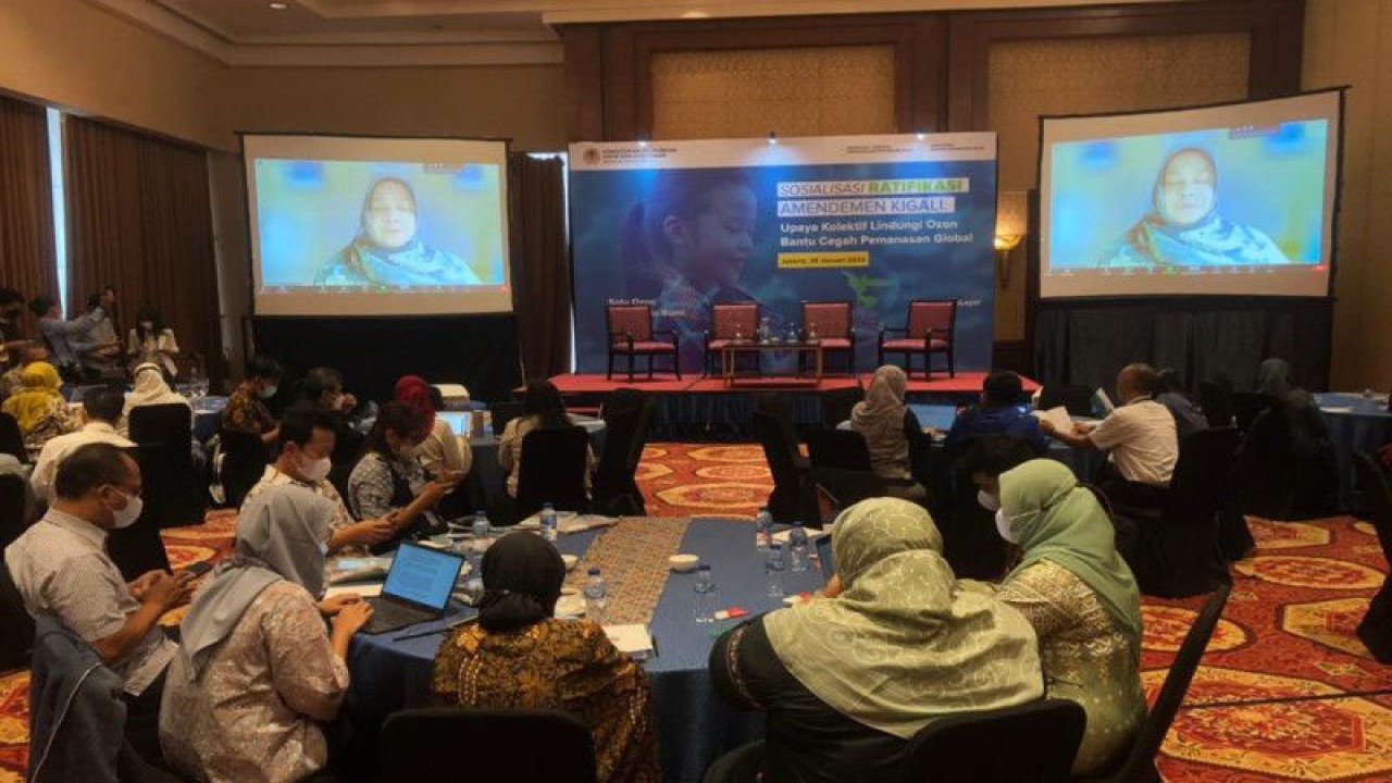 Kementerian Lingkungan Hidup dan Kehutanan (KLHK) melaksanakan kegiatan sosialisasi Ratifikasi Amendemen Kigali di Hotel JW Marriot, Jakarta, Rabu (25/1/2023). (ANTARA/Sugiharto purnama)