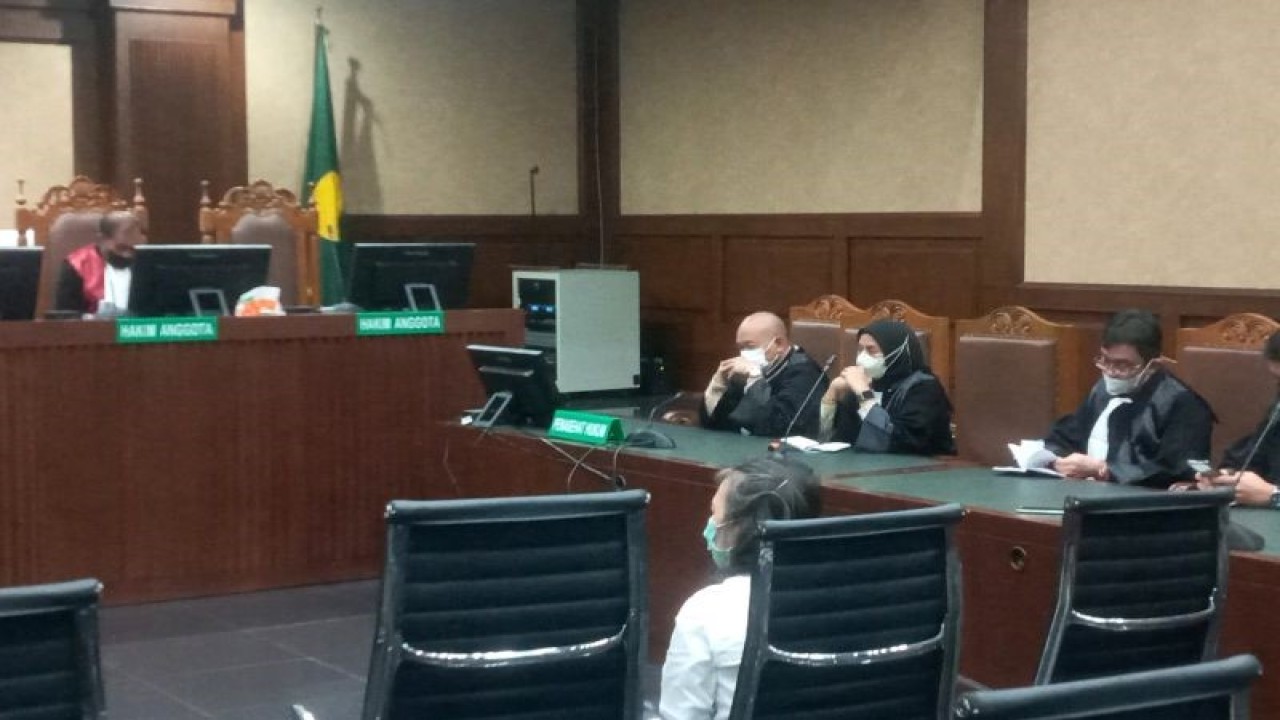 Suasana sidang pembacaan tuntutan terhadap terdakwa Komisaris PT Panin Investment Veronika Lindawati dalam perkara suap pemeriksaan perpajakan tahun 2016-2017 pada Direktorat Jenderal (Ditjen) Pajak di Pengadilan Tindak Pidana Korupsi (Tipikor), Jakarta, Rabu (4/1/2023). ANTARA/Tri Meilani Ameliya.