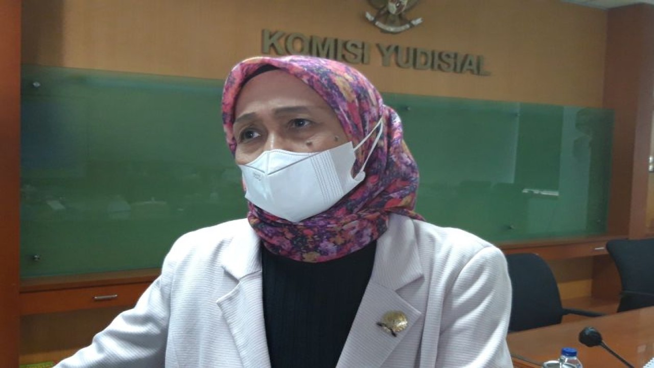 Arsip - Ketua Bidang Rekrutmen Hakim KY Siti Nurdjanah saat diwawancarai wartawan di Jakarta, Selasa, (20/9/2022). (ANTARA/Muhammad Zulfikar).