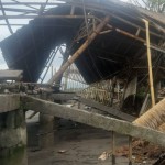 Kondisi lapak pedagang kuliner di Mapak Indah Kota Mataram, Provinsi Nusa Tenggara Barat, setelah terdampak abrasi pantai pada 22 Desember 2022. (Foto: ANTARA/HO)-1673599258