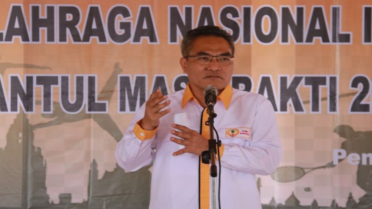 Bupati Bantul Abdul Halim Muslih saat pelantikan pengurus Komite Olahraga Nasional Indonesia (KONI) Bantul, di Bantul, DIY (ANTARA/HO-Humas Pemkab Bantul)