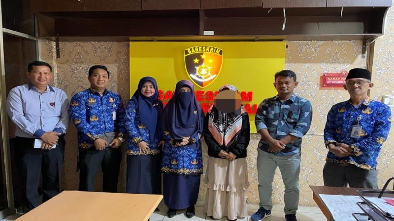 Korban yang gagal dikirimkan ke Malaysia didampingi dengan UPT PPA Bengkalis. ANTARA/HO-Polres