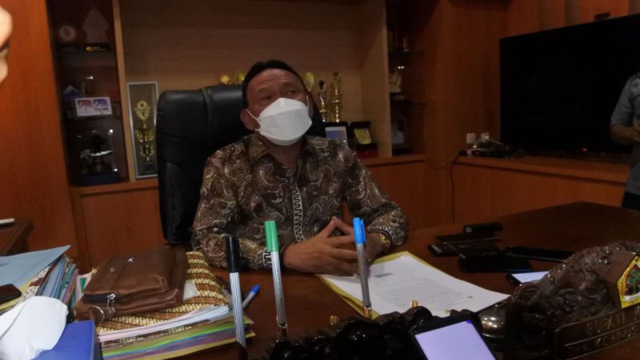 Bupati Kupang Provinsi Nusa Tenggara Timur Korinus Masneno (ANTARA/Benny Jahang)
