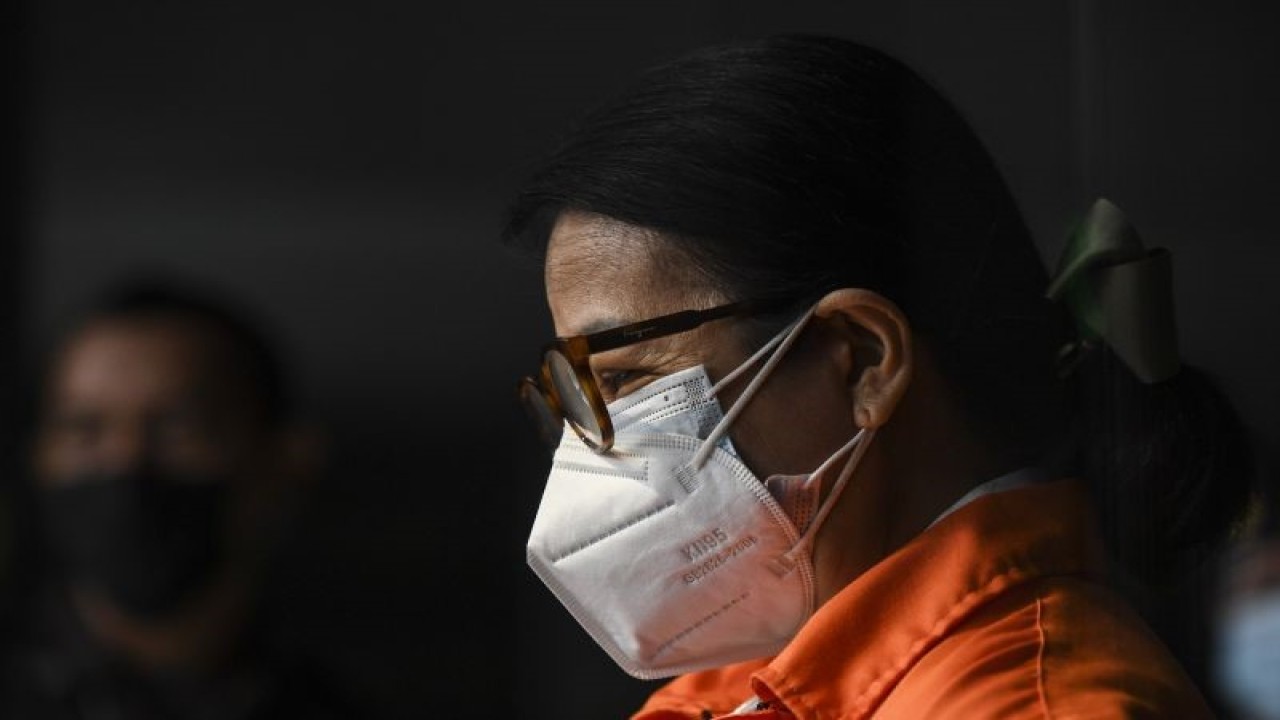 Terdakwa kasus dugaan korupsi proyek peningkatan jalan di Kabupaten Bengkalis, Riau, tahun anggaran 2013-2015 Melia Boentaran usai menjalani sidang lanjutan secara virtual di gedung KPK, Jakarta, Senin (11/10/2021). ANTARA FOTO/Hafidz Mubarak A/foc.