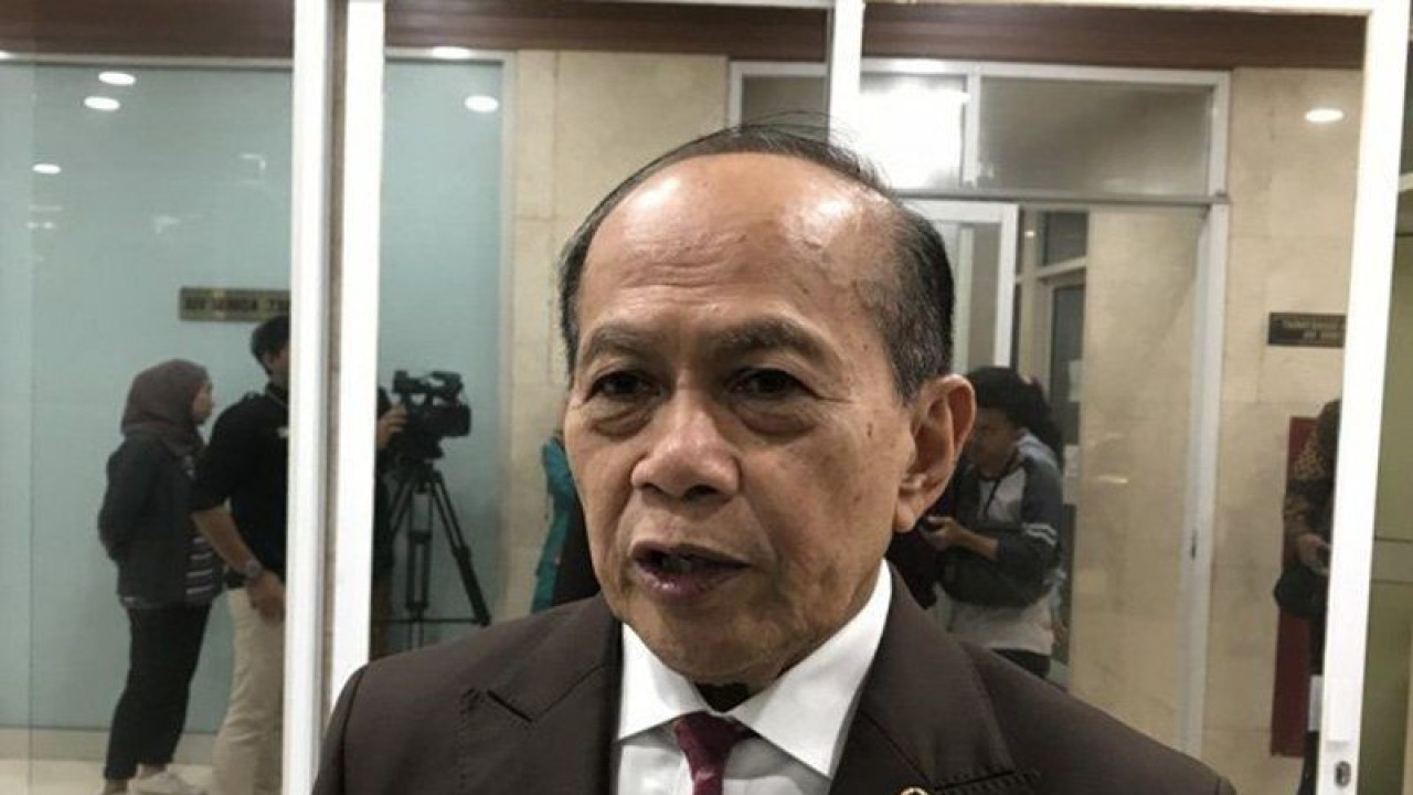 Mantan Menteri Koperasi dan Usaha Kecil dan Menengah (UKM) yang juga Wakil Ketua MPR RI Syariefuddin Hasan atau Syarief Hasan. ANTARA/Kuntum Khaira Riswan/am