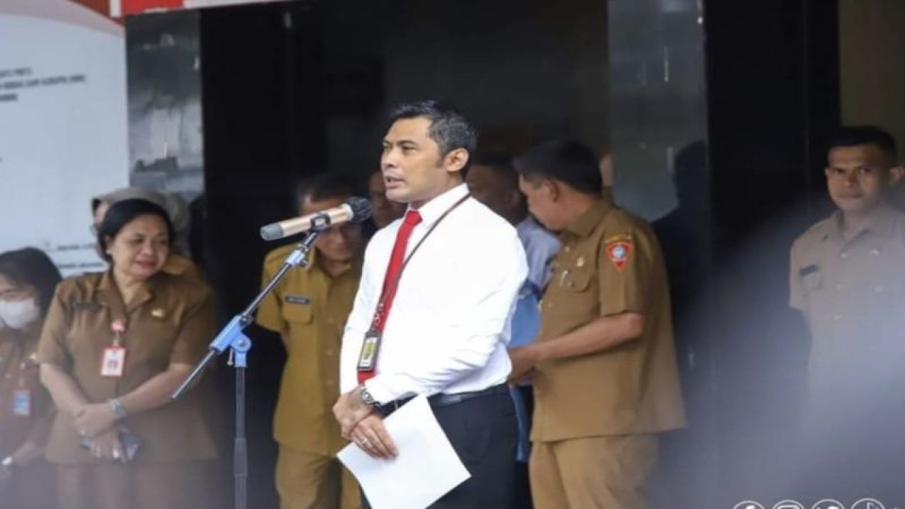 Kantor Pelayanan Pajak (KPP) Pratama Ambon melakukan sosialisasi integrasi Nomor Induk Kependudukan (NIK) menjadi Nomor Pokok Wajib Pajak (NPWP) kepada Aparatur Sipil Negeri (ASN) di lingkup Pemerintah Kota Ambon, Senin (9/1). ANTARA/Penina F Mayaut.