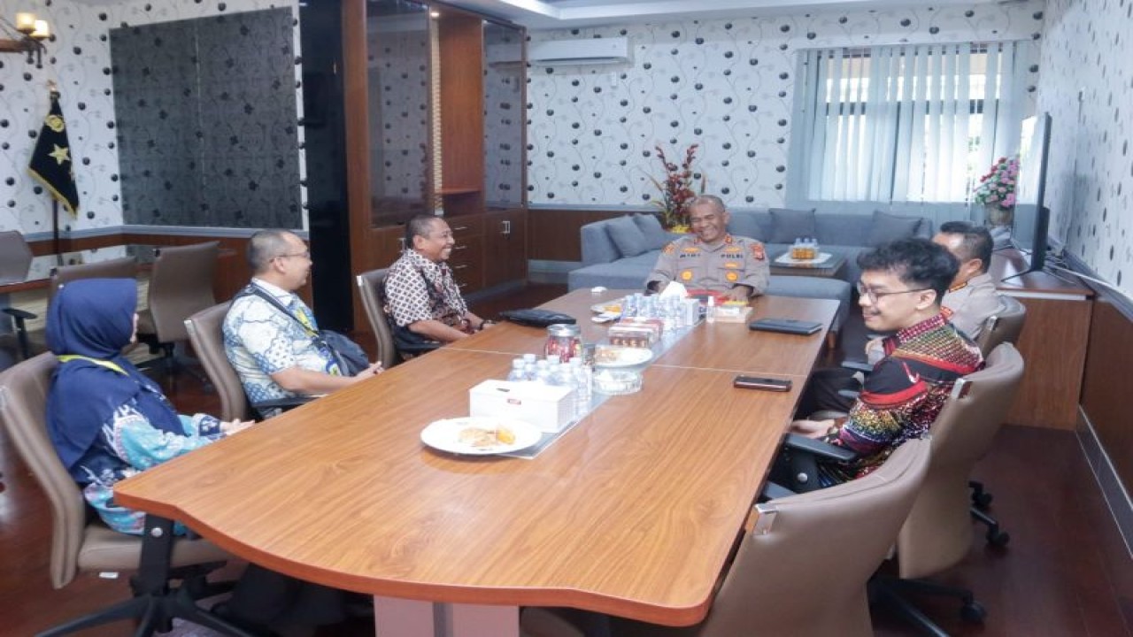 KPP Pratama menggandeng berbagai elemen, termasuk Polda Malut untuk bersama-sama sosialisasikan harmonisasi NIK ke NPWP hingga ke seluruh personel Polri di Malut (Abdul Fatah)