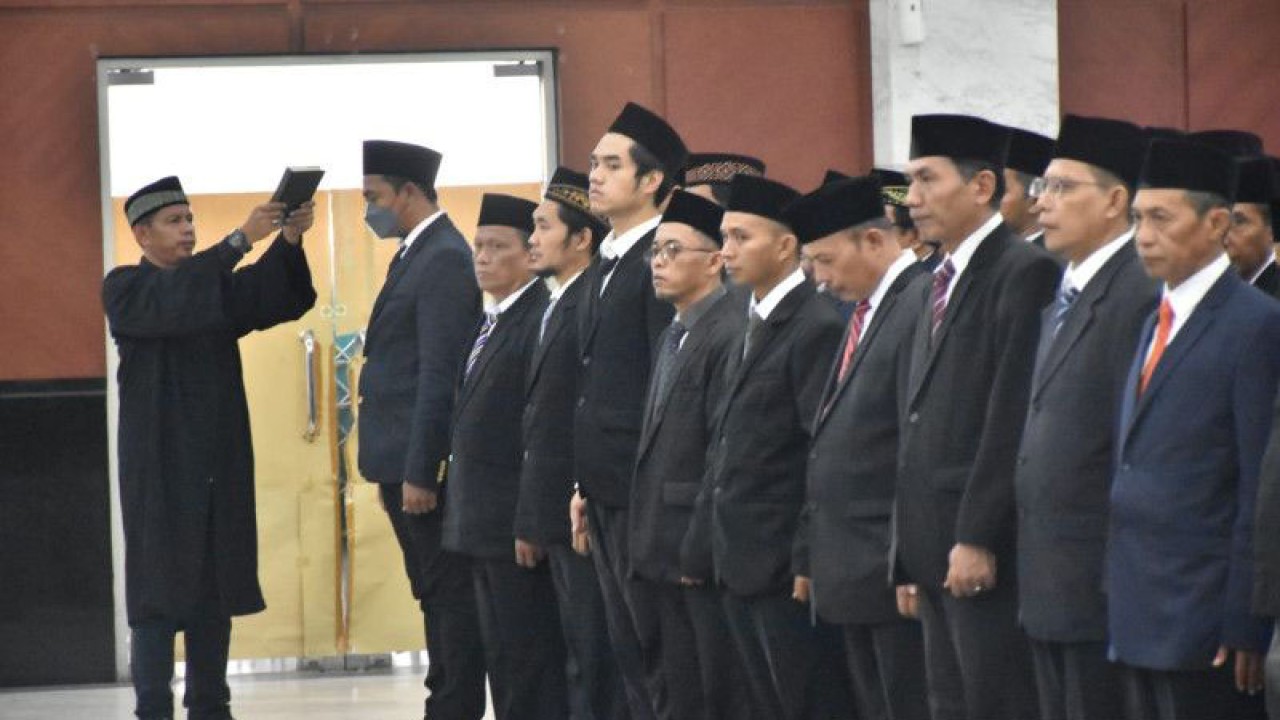 KPU Jakarta Timur melantik 195 anggota Panitia Pemungutan Suara (PPS) seluruh kelurahan Jakarta Timur di Gedung Blok C, Kantor Wali Kota Jakarta Timur, Cakung, Selasa (24/1/2023). ANTARA/HO-Kominfotik Jakarta Timur