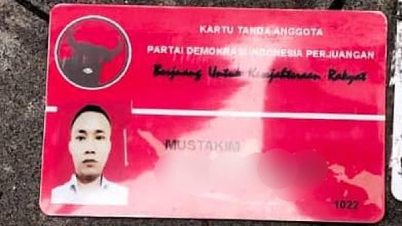 KTA PDIP yang ditemukan pada mayat. (Net)