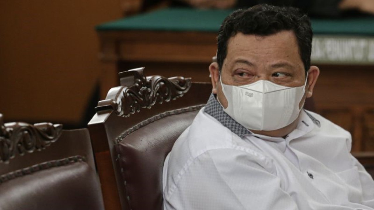 Terdakwa kasus pembunuhan berencana terhadap Nofriansyah Yousa Hutabarat, Kuat Ma'ruf, bersiap menjalani sidang di Pengadian Negeri Jakarta Selatan, Senin (16/1/2023). (ANTARA FOTO/Fauzan/foc)