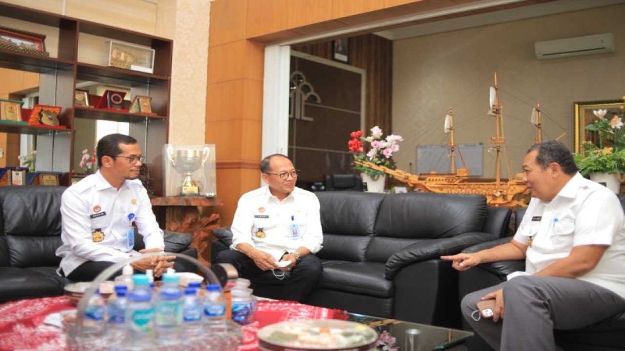 Kunjungan kerja BNN Kota Surabaya di kantor Kanwilkumham Jatim. (ANTARA/HO-Kanwilkumham Jatim)