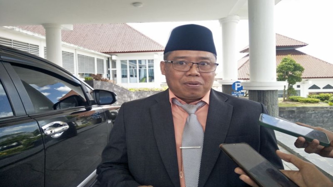 Kepala Dinas Perpustakaan Dan Kearsipan Kabupaten Lombok Tengah, Nusa Tenggara Barat Lalu Muliawan (ANTARA/Akhyar)