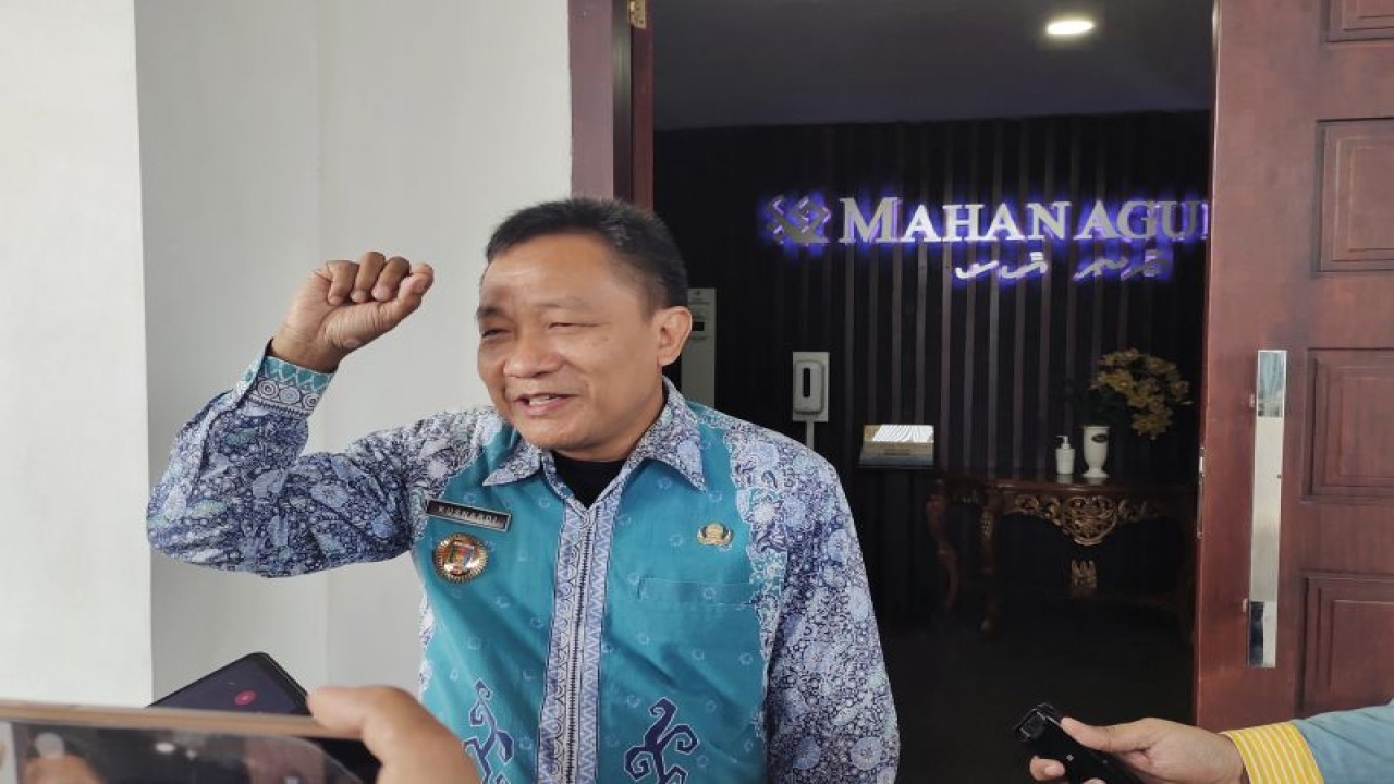 Asisten II Bidang Ekonomi dan Pembangunan Provinsi Lampung Kusnardi saat memberi keterangan. Bandarlampung, Jumat (20/1/2023). ANTARA/Ruth Intan Sozometa Kanafi.