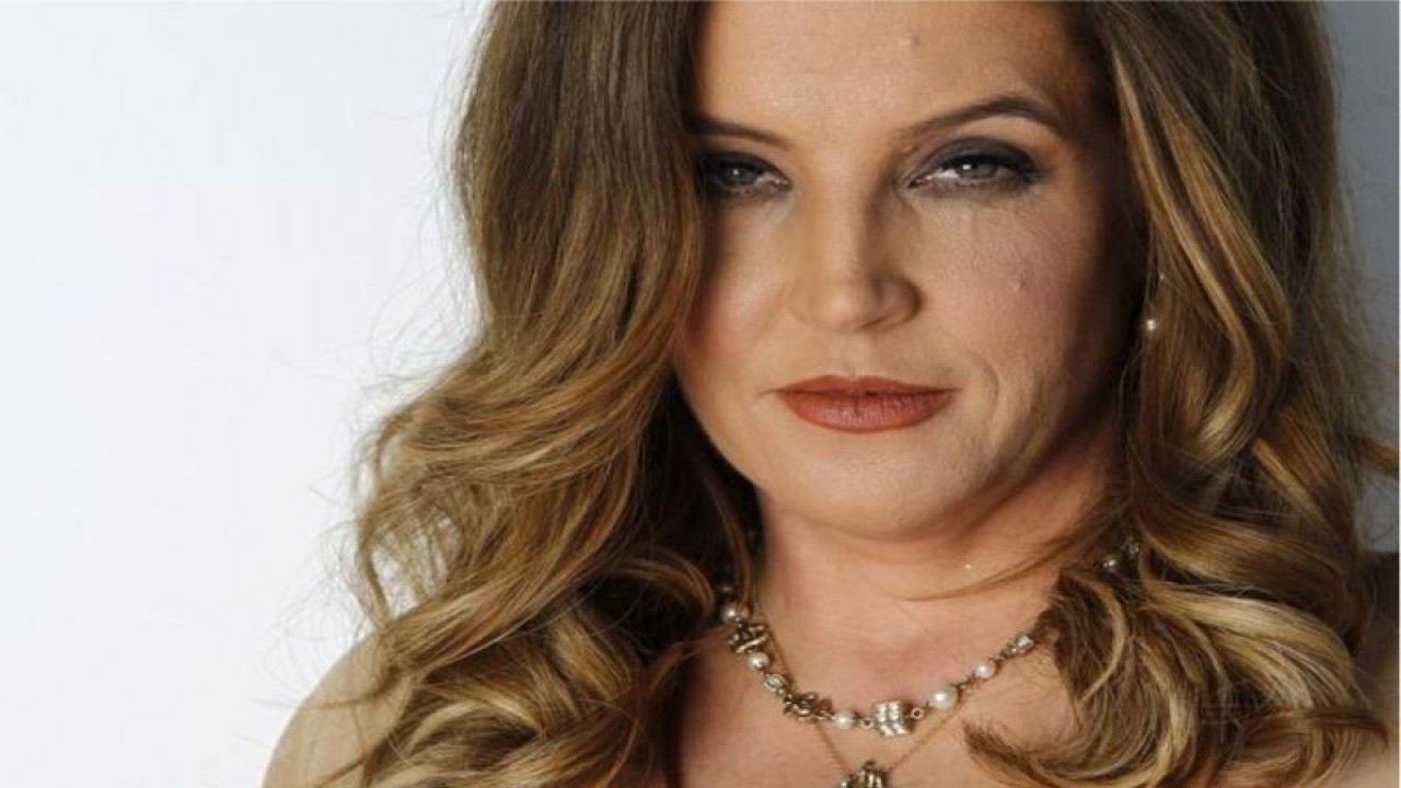 Lisa Marie Presley berpose untuk potret di West Hollywood, California, AS, 10 Mei 2012. (REUTERS/Mario Anzuoni)