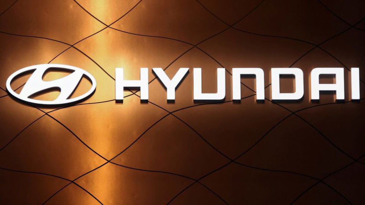 Foto Dokumen: Logo Hyundai Motor Company tampak di New York International Auto Show, di Manhattan, New York City, AS, 13 April 2022. ANTARA/REUTERS/Andrew Kelly