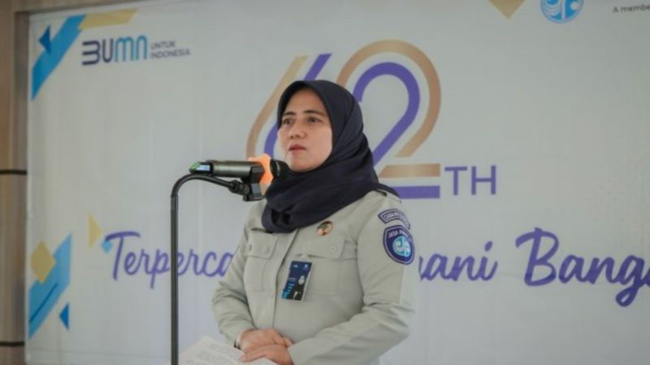 Kepala Jasa Raharja Cabang Sultra Lucy Andriani, Senin (2/1/2023). ANTARA/Suparman