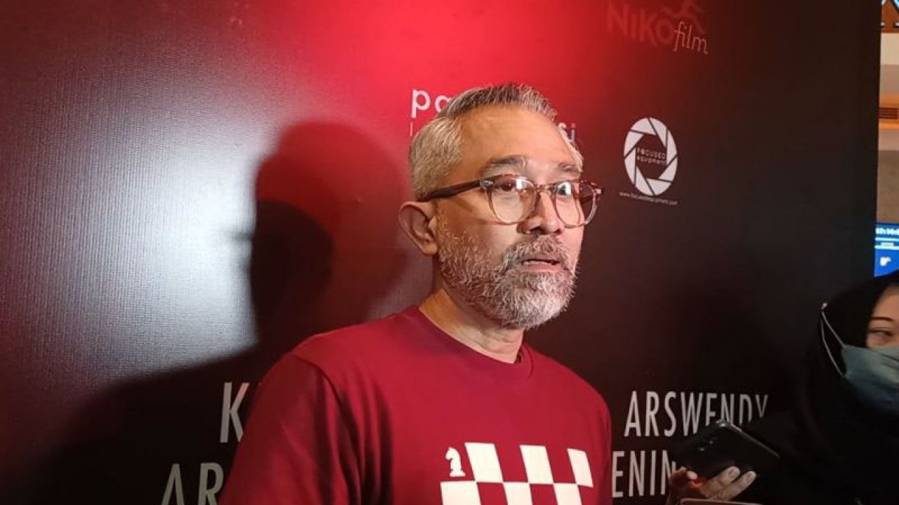 Aktor Lukman Sardi saat ditemui media di Epicentrum XXI Jakarta, Selasa (17/1/2023) (ANTARA/Suci Nurhaliza)