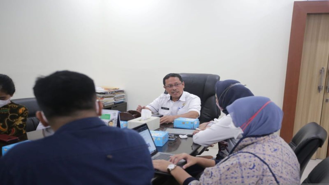 Sekda Makassar M Ansar bersama jajaran pengurusLembaga Center For Indonesia's Strategi Development Initiatives (CISDI) yang siap berkolaborasi dalam memperkuat layanan kesehatan primer di Makassar. ANTARA/HO/Pemkot Makassar