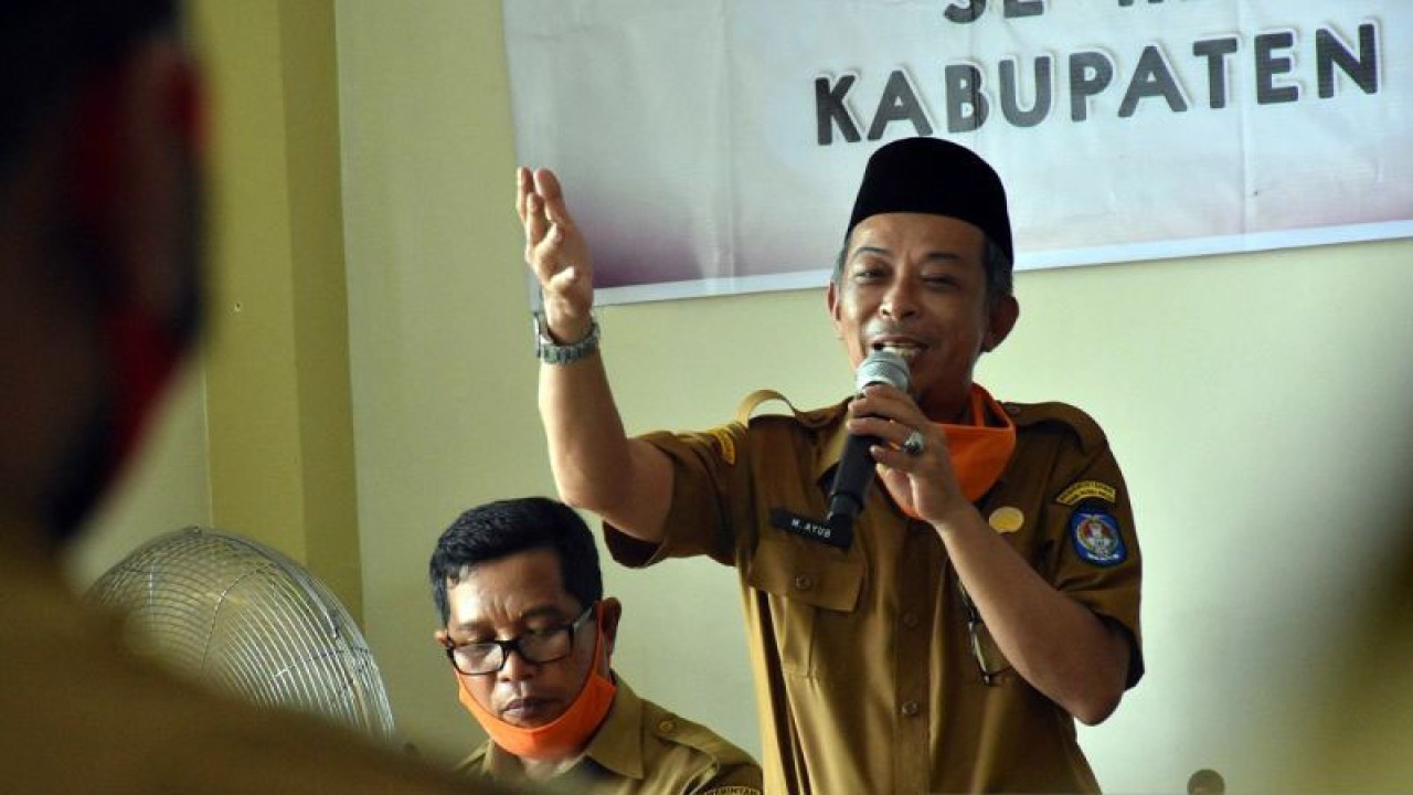 Kepala Dinas Pendidikan dan Kebudayaan Kabupaten Kubu Raya M Ayub (ANTARA/Rendra Oxtora)