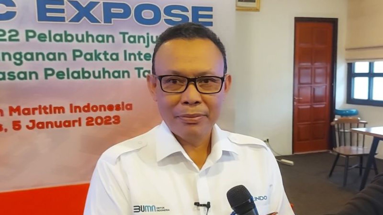 General Manager (GM) Pelindo Regional 2 Tanjung Priok M Hadi Syafitri Noor saat ditemui ANTARA usai acara Public Expose 2022 di Museum Maritim Indonesia, Tanjung Priok, Jakarta Utara, Kamis (5/1/2023). ANTARA/Abdu Faisal