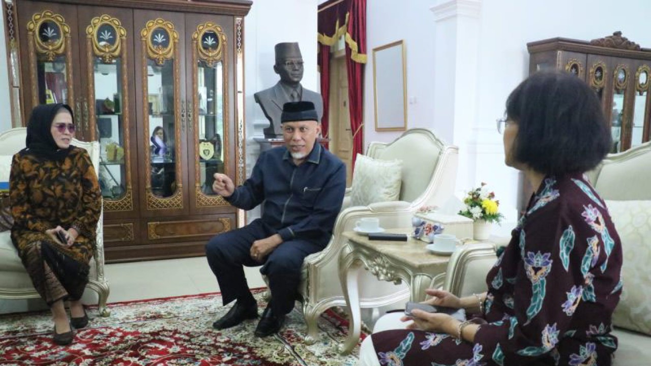 Gubernur Sumbar, Mahyeldi menerima Direktur Pengelolaan Imunisasi Kemenkes, dr. Prima Yosephine di Padang. (ANTARA/Dok Biro Adpim)