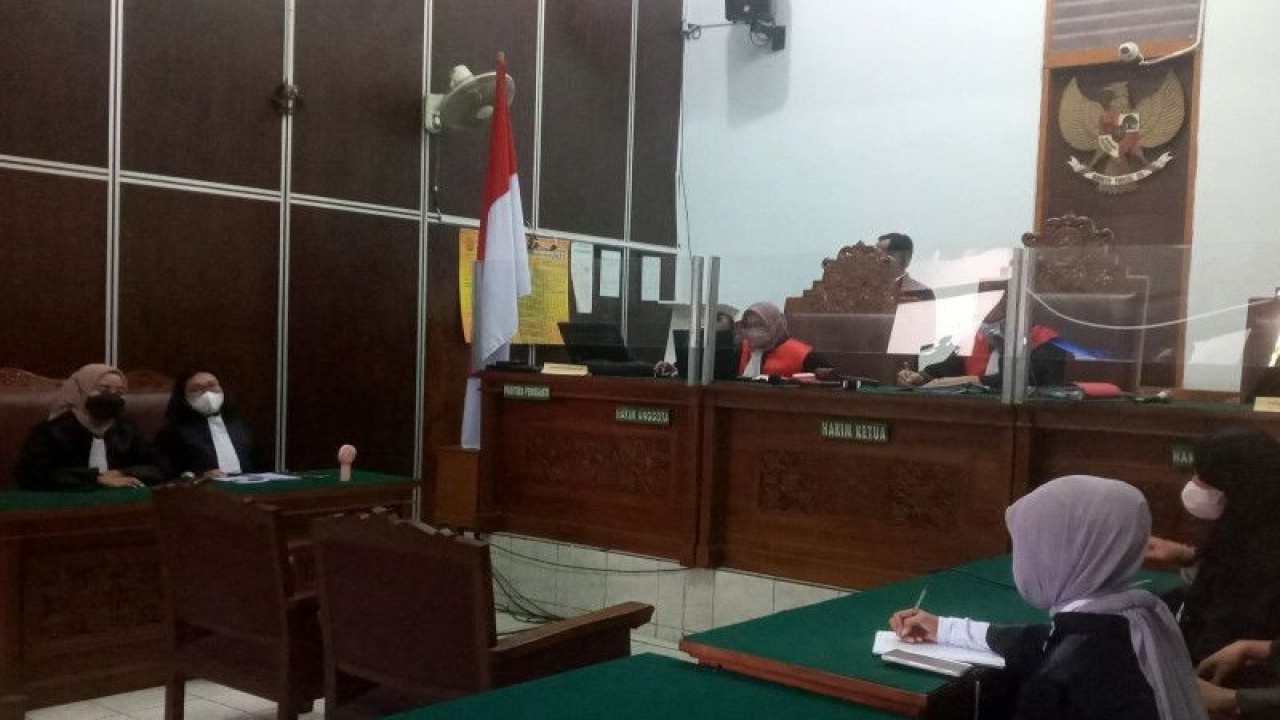 Suasana persidangan perkara penggelapan dana bantuan sosial untuk korban jatuhnya pesawat Lion Air oleh Yayasan Aksi Cepat Tanggap (ACT) di Pengadilan Negeri Jakarta Selatan, Jakarta, Selasa (24/1/2023). ANTARA/Tri Meilani Ameliya.