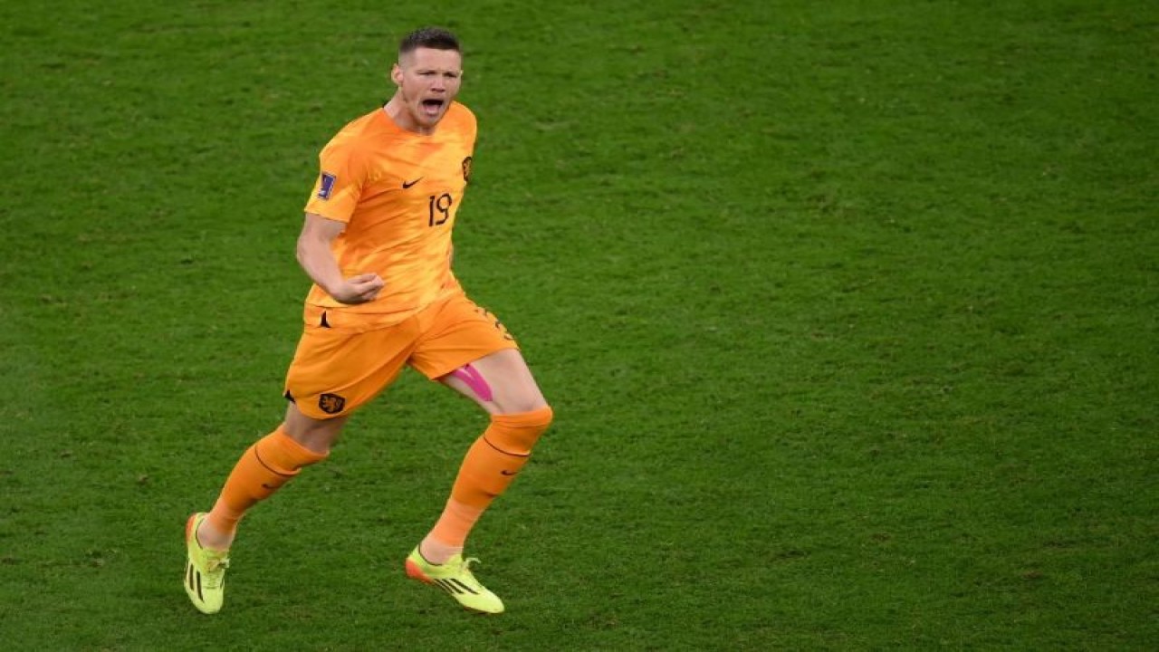 Striker Belanda Wout Weghorst saat pertandingan perempatfinal Piala Dunia Qatar 2022 antara Belanda dan Argentina di Stadion Lusail, Doha, pada 9 Desember 2022. (AFP/FRANCK FIFE)