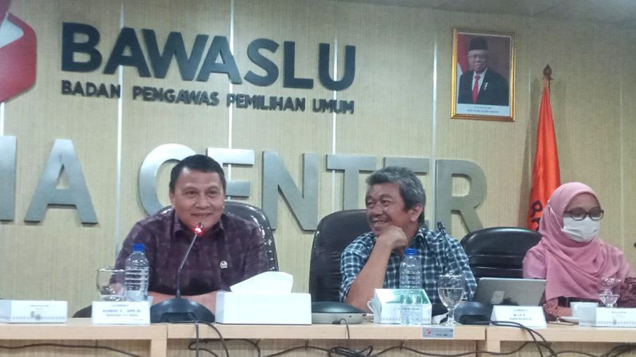 Anggota Komisi II DPR RI Mardani Ali Sera saat menjadi narasumber dalam diskusi media di Media Center Bawaslu RI, Jakarta, Jumat (20/1/2023). ANTARA/Tri Meilani Ameliya.