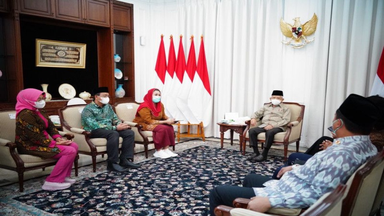 Wakil Presiden RI Ma’ruf Amin saat menerima tokoh NU Yenny Wahid di kediaman Wapres, di Jakarta, Selasa (24/1/2023). ANTARA/HO-BPMI Setwapres