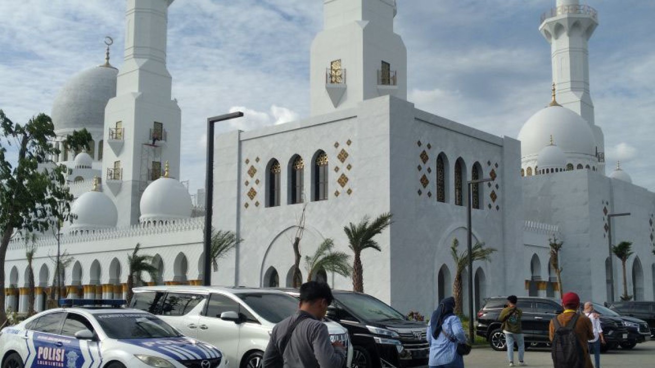 Masjid Sheikh Zayed Solo. ANTARA/Aris Wasita