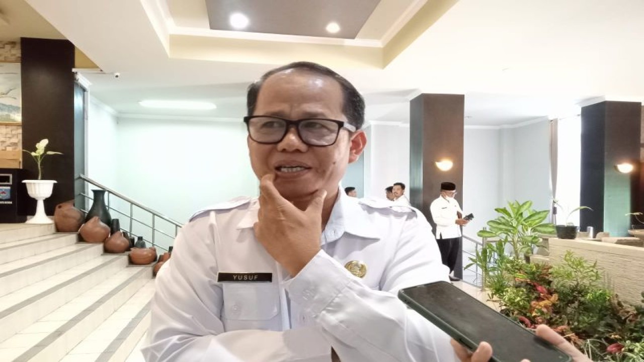 Kepala Disdik Kota Mataram Yusuf Zain. (ANTARA/Nirkomala)