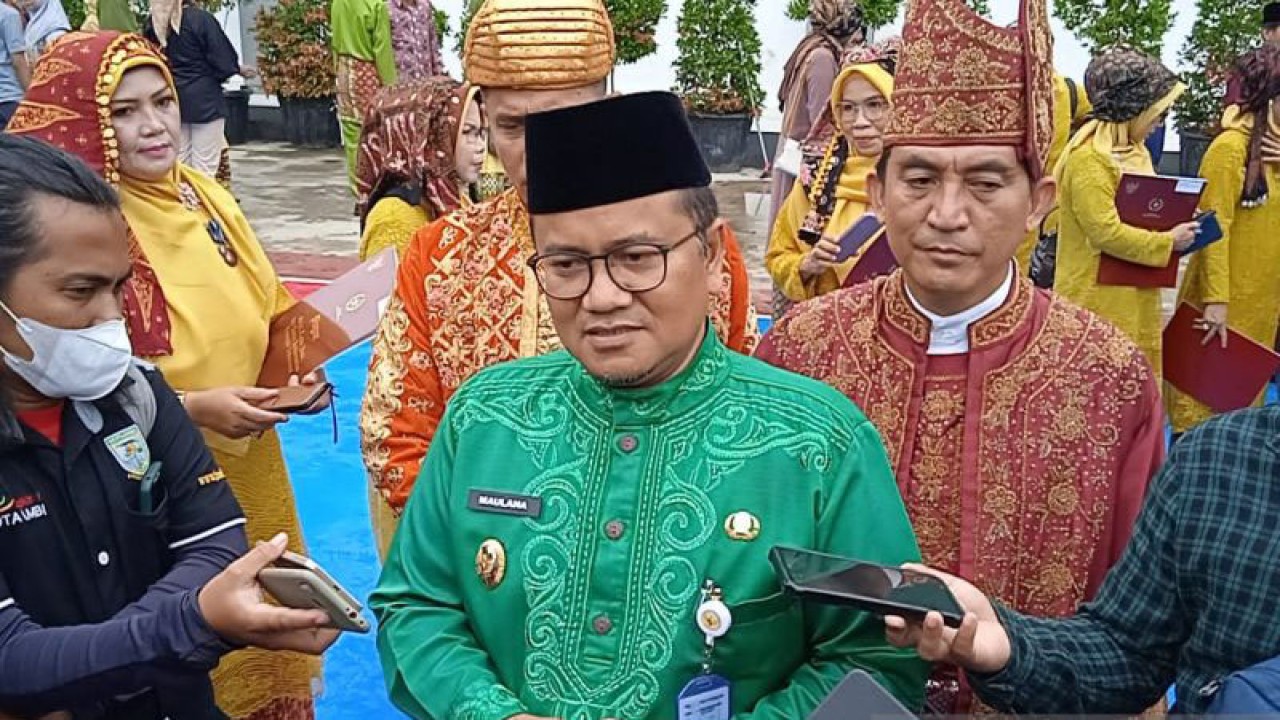 Wakil Wali Kota Jambi Maulana saat peringatan Hari Amal Bhakti Ke-77 Kementerian Agama di Kota Jambi, Selasa (3/1/2023) (ANTARA/Tuyani)