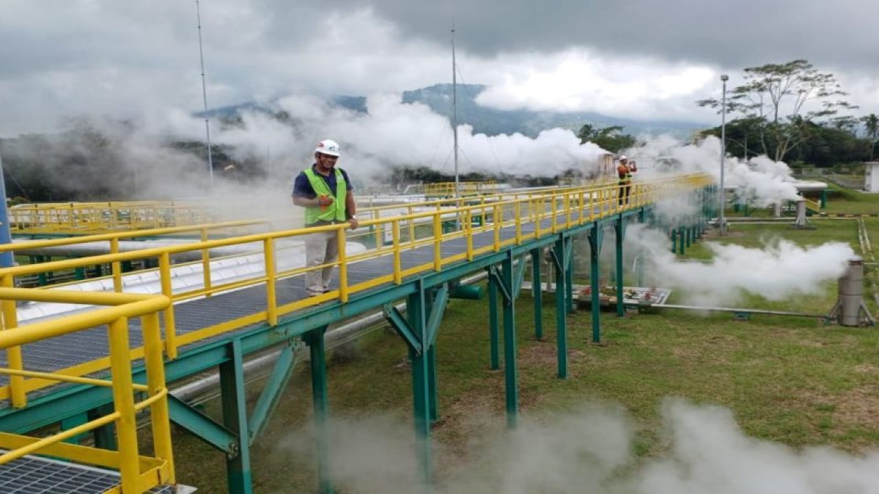 Aktivitas di PLTPB Lahendong, sebesar 60 MW dan mampu memenuhi kebutuhan listrik sebesar 60 persen di provinsi Sulawesi Utara (Abdul Fatah)