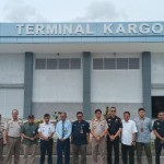 Meninjau terminal cargo di Bandara Rembele, Bener Meriah (ANTARA/HO)-1674194263