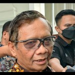 Menkopolhukam Mahfud MD memberi keterangan kepada awak media di lingkungan Istana Kepresidenan, Jakarta, Rabu (11/1/2023). (ANTARA/Gilang Galiartha)-1673842886