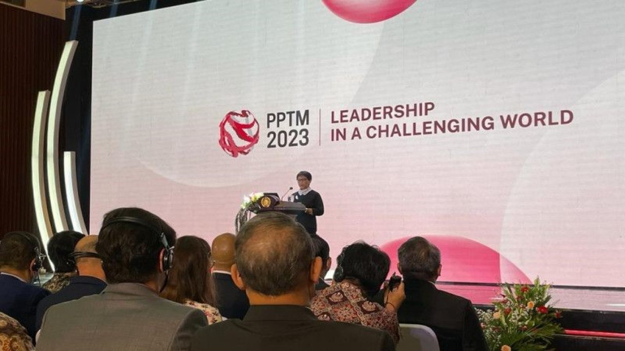 Menteri Luar Negeri Retno Marsudi menyampaikan Pernyataan Pers Tahunan Menteri Luar Negeri RI (PPTM) 2023 di Jakarta pada Rabu (11/1/2023). (ANTARA/Yashinta Difa)