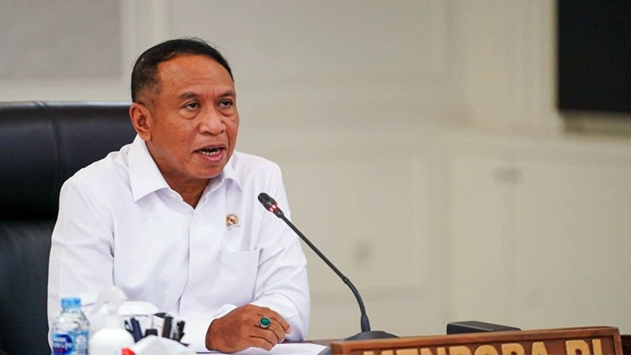 Menteri Pemuda dan Olahraga Zainudin Amali dalam rapat koordinasi lintas kementerian dan lembaga untuk persiapan menjadi tuan rumah penyelenggaraan Piala Dunia U-20 yang digelar secara virtual dari Kantor Kemenpora Senayan, Jakarta, Selasa (27/12/2022). ANTARA/HO-Kemenpora RI/am.