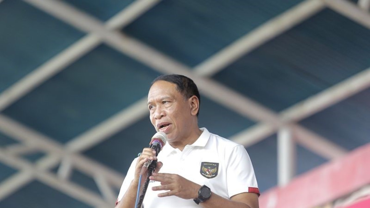 Menteri Pemuda dan Olahraga Zainuddin Amali memberikan sambutan di Tilamuta, Kabupaten Boalemo, Gorontalo, Senin (23/1/2023). ANTARA/Adiwinata Solihin