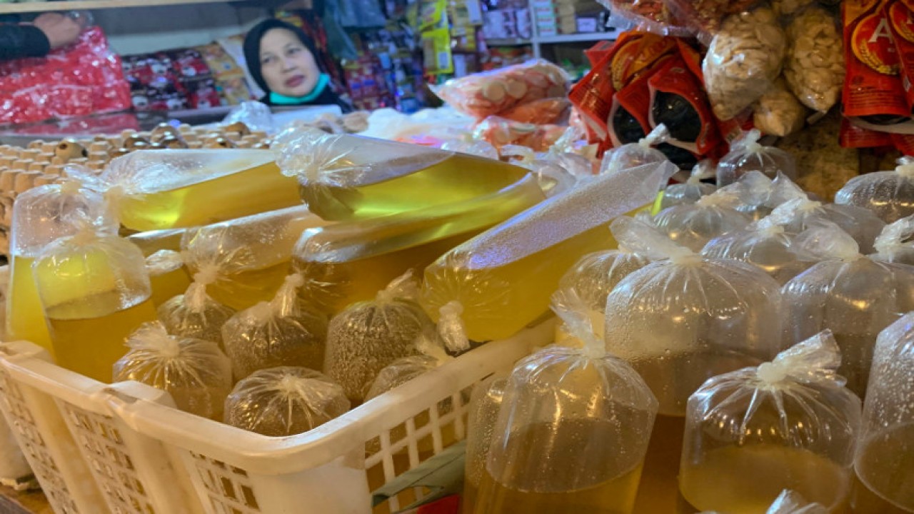 Ilustrasi. Minyak goreng curah. (Istimewa)